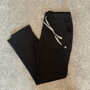 COPY - Figs Yola Skinny scrub pants. Black. Size S